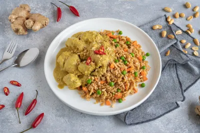 Peanut Satay Chicken with Cauliflower Fried Rice — 40g protein chef-made ready meal delivered by Foober