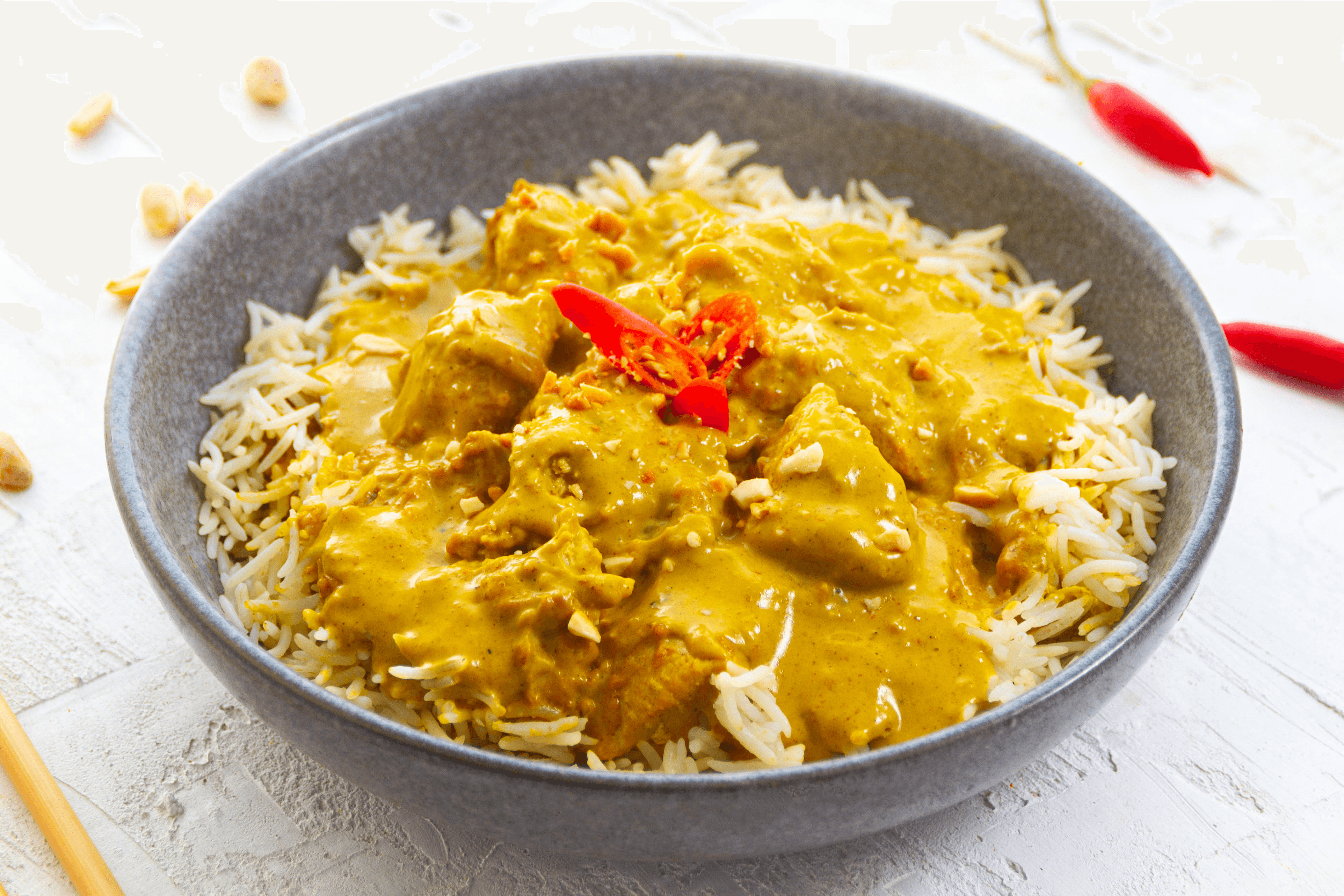 PUMPED - Satay Chicken With Green Beans — 50g protein chef-made ready meal delivered by Foober
